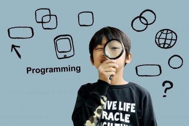 プログラミングに取り組む子供の様子